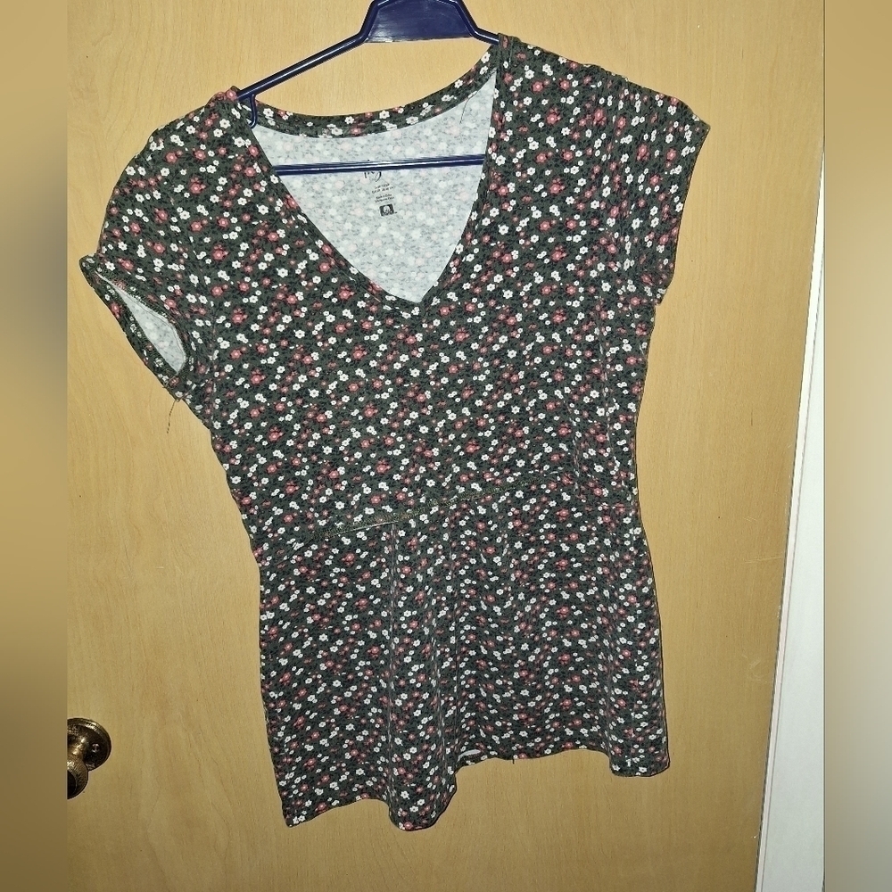 Thyme Maternity Short Sleeve Top Size Small